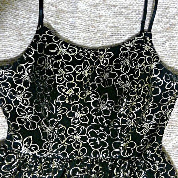 Black and gold semi-formal dress - Picture 2 of 5